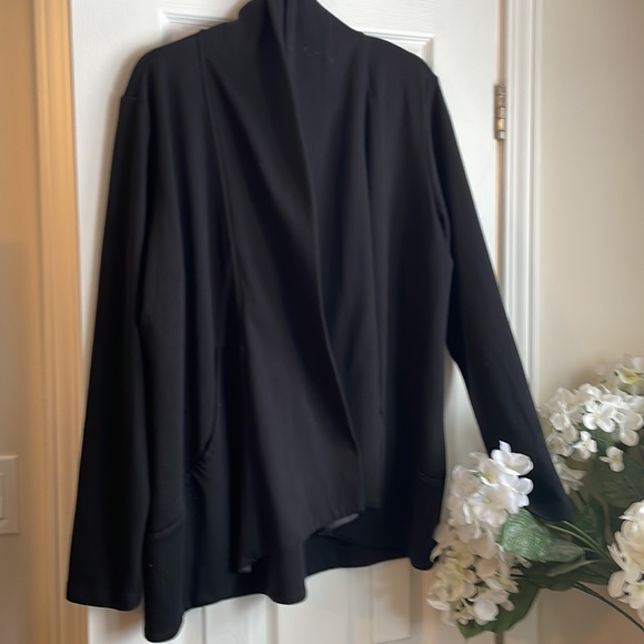 Elevate Black Blazer Sweater. Beautiful Soft Jersey. Dress up or Down ๐ - Picture 3 of 8